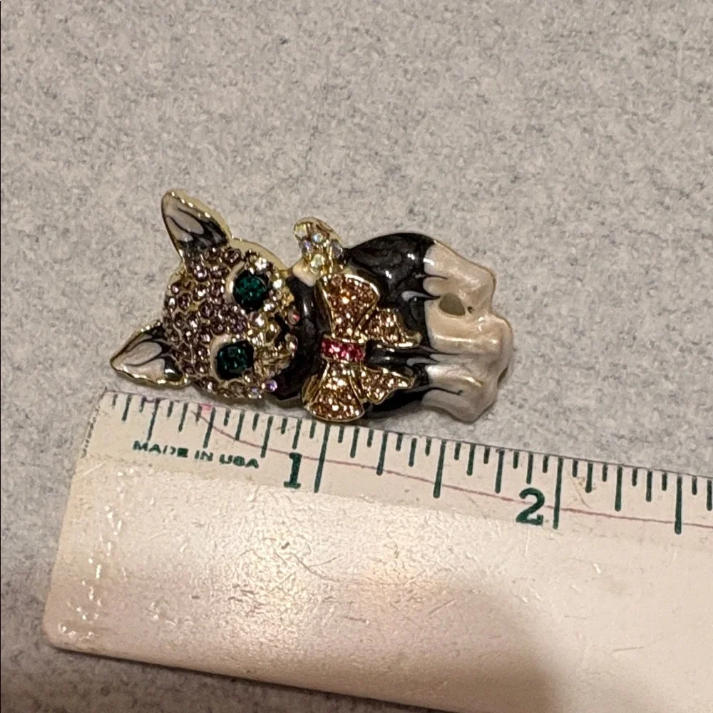🌹New ArrivalRhinestone Cat Pin Brooch - Black and White with Gold Bow